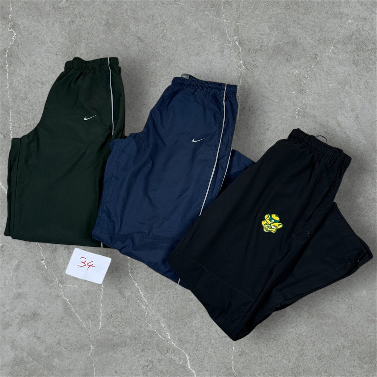 3x Trackpants